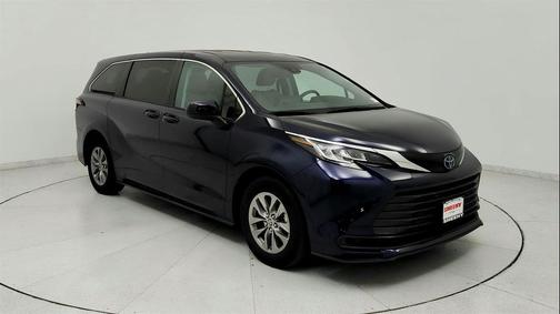 2022 Toyota Sienna LE
