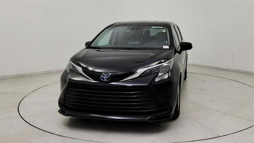 2024 Toyota Sienna LE