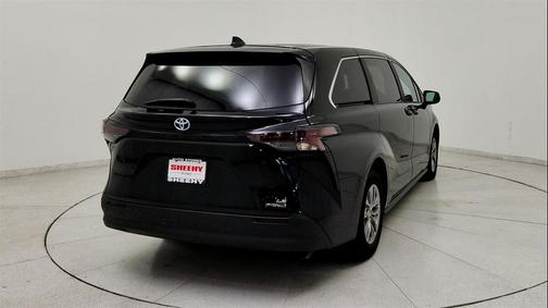 2024 Toyota Sienna LE