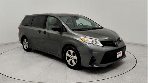 2019 Toyota Sienna SE