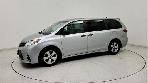 2020 Toyota Sienna SE