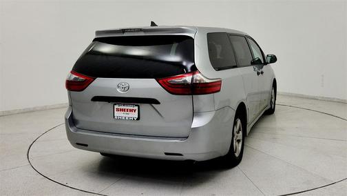 2020 Toyota Sienna SE