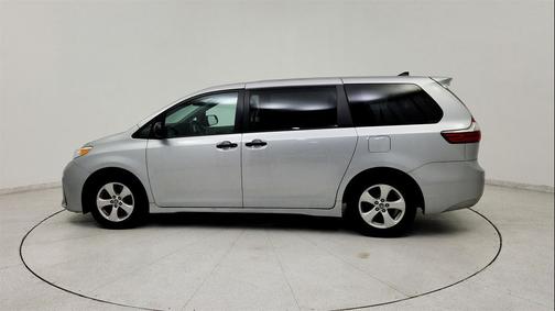 2020 Toyota Sienna SE