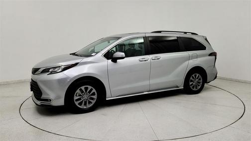 2023 Toyota Sienna XLE