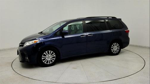 2018 Toyota Sienna XLE