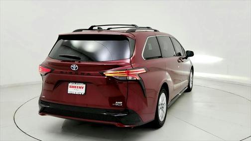 2022 Toyota Sienna XSE 7 Passenger