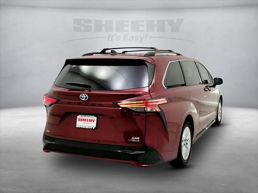 2022 Toyota Sienna XSE 7 Passenger