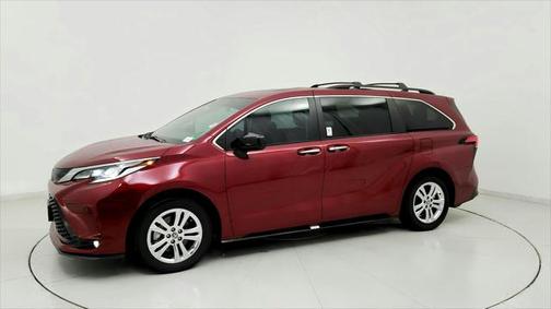 2022 Toyota Sienna XSE 7 Passenger