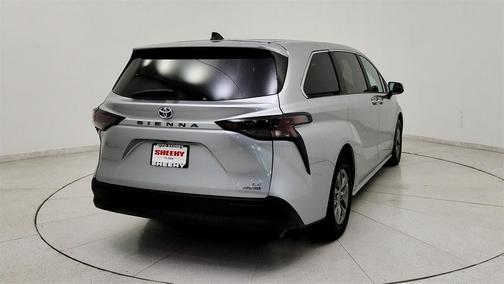 2024 Toyota Sienna LE