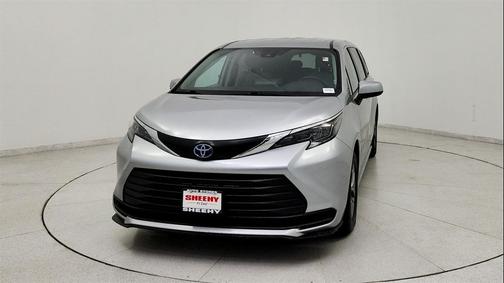2024 Toyota Sienna LE