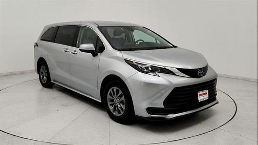 2024 Toyota Sienna LE