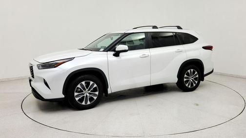 Wind Chill Pearl 2024 Toyota Highlander XLE