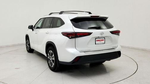 Wind Chill Pearl 2024 Toyota Highlander XLE