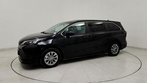 2024 Toyota Sienna LE