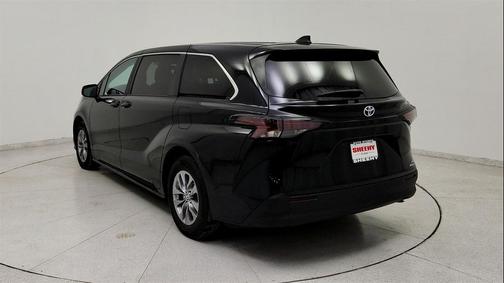 2024 Toyota Sienna LE