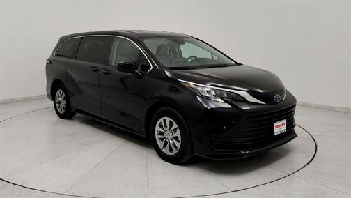 2024 Toyota Sienna LE