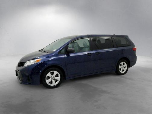 Pearl 2020 Toyota Sienna SE