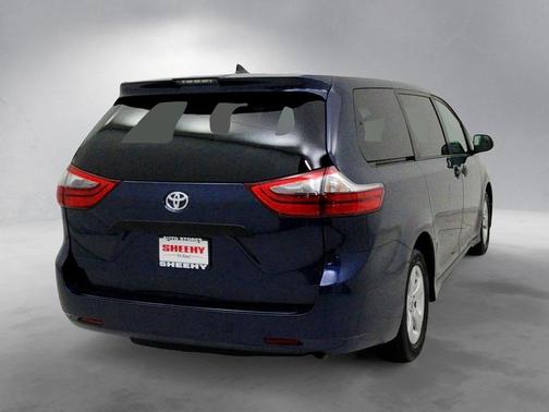 Pearl 2020 Toyota Sienna SE