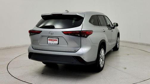 Celestial Silver Metallic 2022 Toyota Highlander Limited