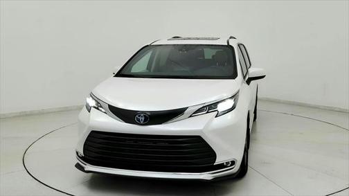2023 Toyota Sienna XLE 7 Passenger