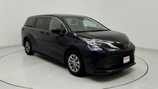 2022 Toyota Sienna LE