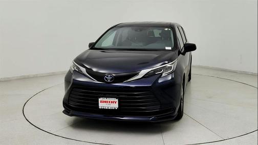 2022 Toyota Sienna LE