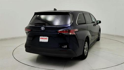 2022 Toyota Sienna LE