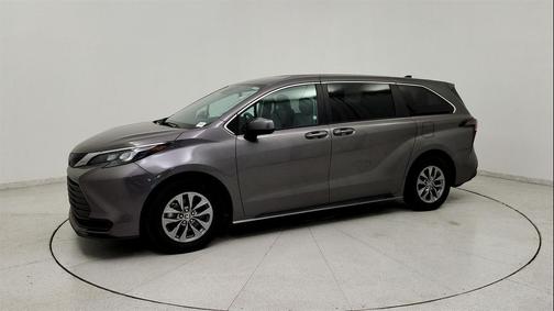 2024 Toyota Sienna LE