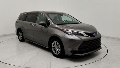 2024 Toyota Sienna LE