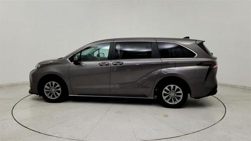2024 Toyota Sienna LE