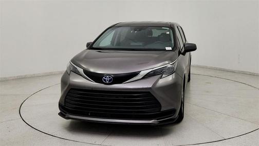 2024 Toyota Sienna LE