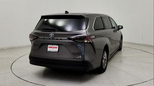 2024 Toyota Sienna LE
