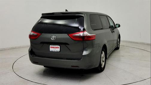 2020 Toyota Sienna SE