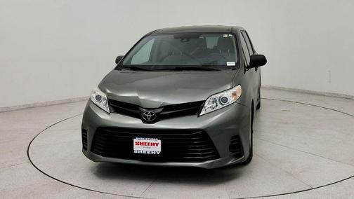 Jade 2020 Toyota Sienna SE