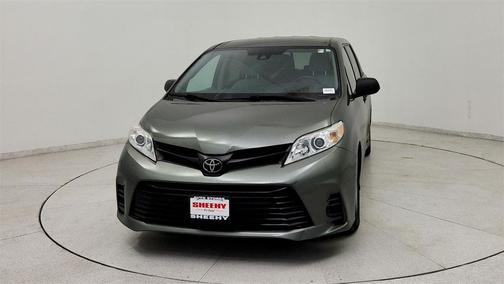 2020 Toyota Sienna SE