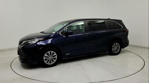 2021 Toyota Sienna LE