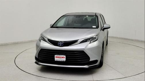 2022 Toyota Sienna LE