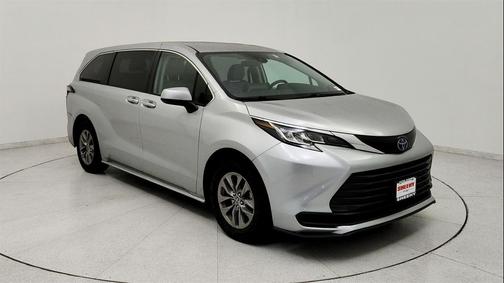 2022 Toyota Sienna LE