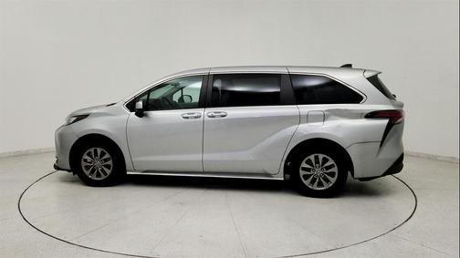 2022 Toyota Sienna LE