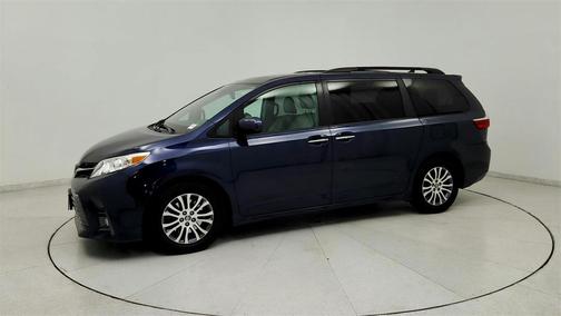 2018 Toyota Sienna XLE