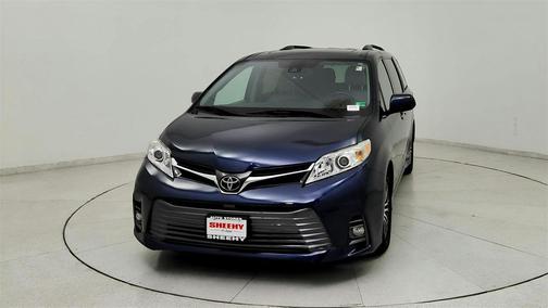 2018 Toyota Sienna XLE