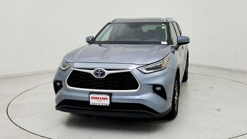 Moon Dust 2021 Toyota Highlander Hybrid XLE