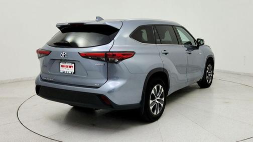 Moon Dust 2021 Toyota Highlander Hybrid XLE