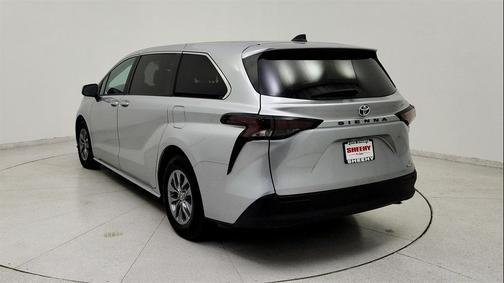 2024 Toyota Sienna LE