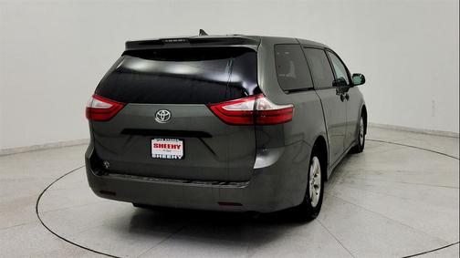 2019 Toyota Sienna SE