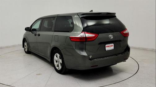 2019 Toyota Sienna SE