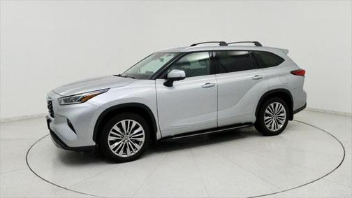 2023 Toyota Highlander Hybrid Platinum