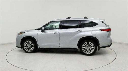 2023 Toyota Highlander Hybrid Platinum