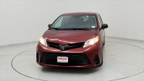 2020 Toyota Sienna SE