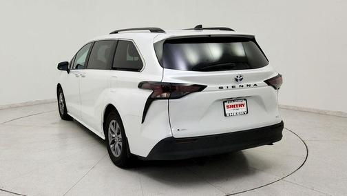 Pearl 2025 Toyota Sienna XLE